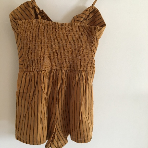 Striped sweetheart neck short romper with cutout and spaghetti straps - Picture 3 of 7